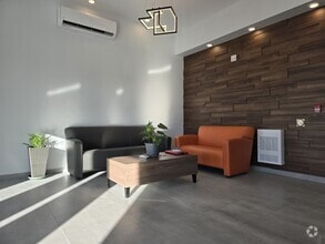 Building Photo - 420 Chrislind St