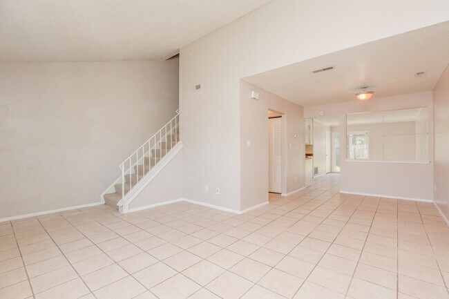 Building Photo - Great Green Run townhouse ready to be love...