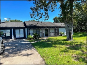 Building Photo - 8672 Cloverdale