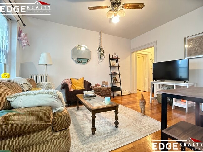 Building Photo - 225 Kelton St