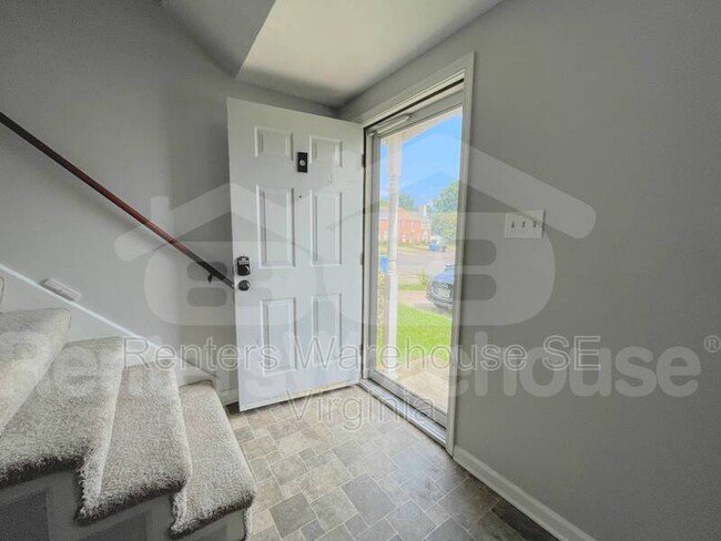 Building Photo - 3725 Canadian Arch