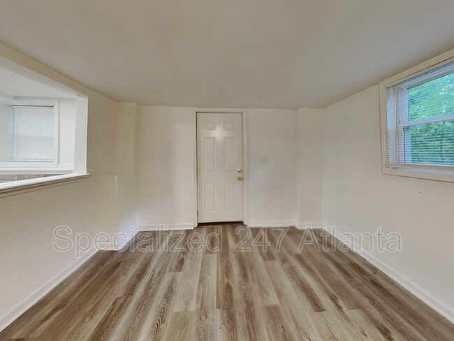 Building Photo - 2875 3rd Ave SW