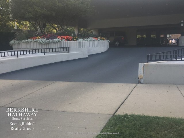 Foto del edificio - 5100 N Marine Dr