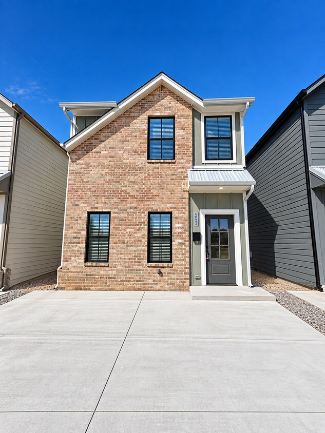 Photo - 602 W 2nd St #110
