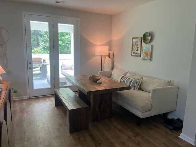Foto del edificio - Available July 10th. Beautiful New Construction Home in the Desirable Community of French Quarter...