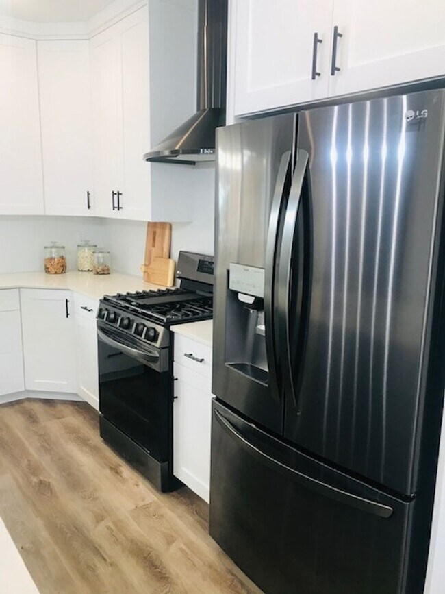 Building Photo - Beautiful new construction townhouse with quartz countertops and 2 car garage