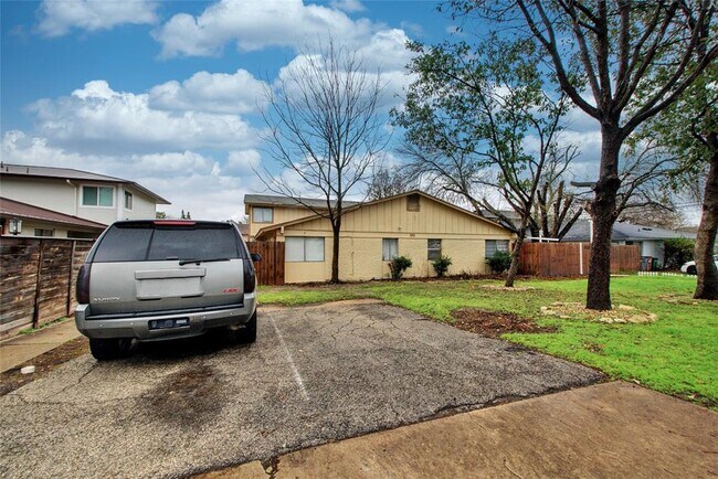 Foto del edificio - 8903 Tronewood Dr