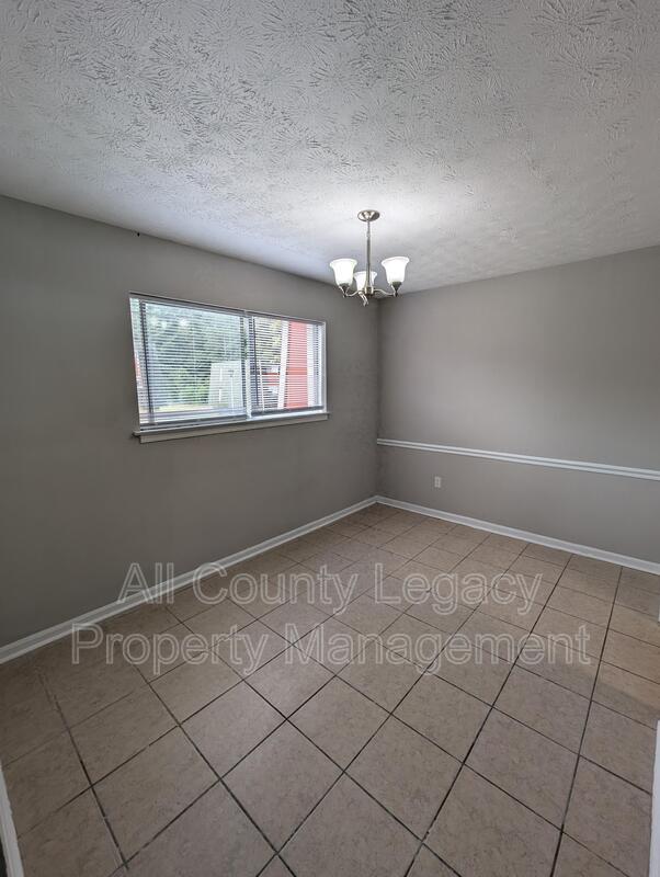 Building Photo - 150 Viking Ct