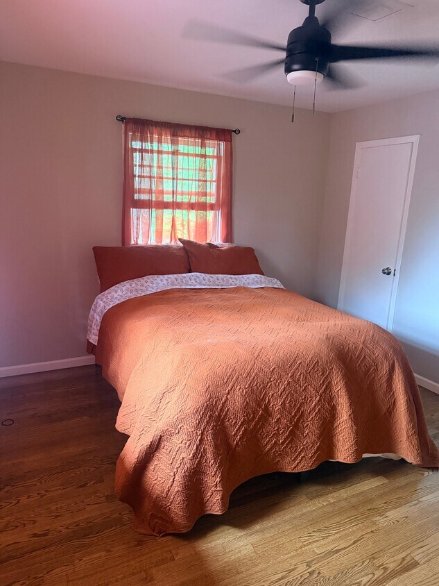 Building Photo - 2559 Clifton Springs Manor