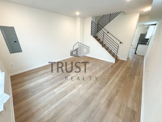 Building Photo - 1327 S 27th St