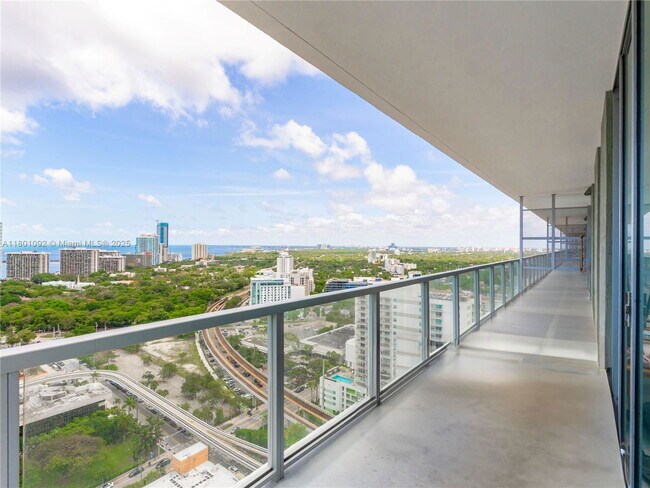 Foto del edificio - 79 SW 12th St