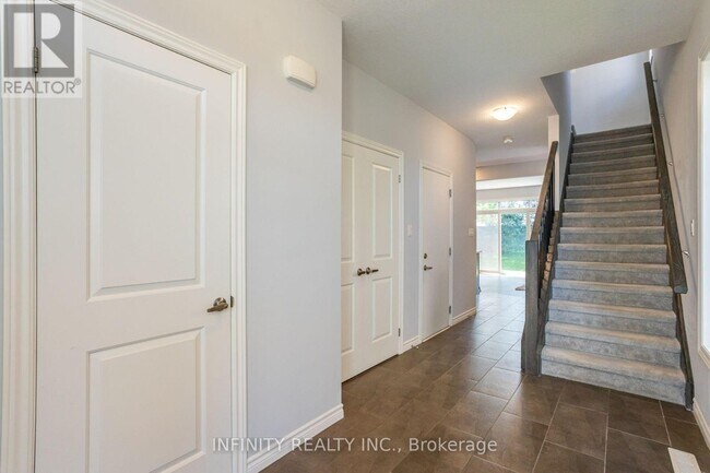 Building Photo - 694 Chelton Rd