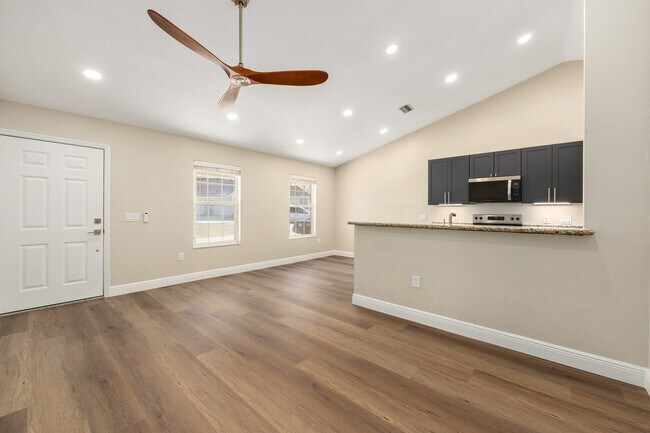 Foto del edificio - 6523 NW 109th Pl