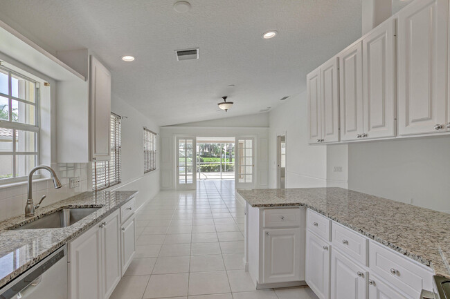 Building Photo - 5081 Magnolia Bay Cir