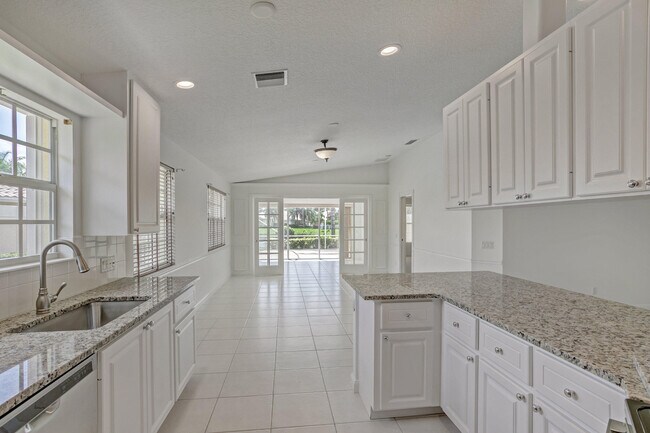 Foto del edificio - 5081 Magnolia Bay Cir