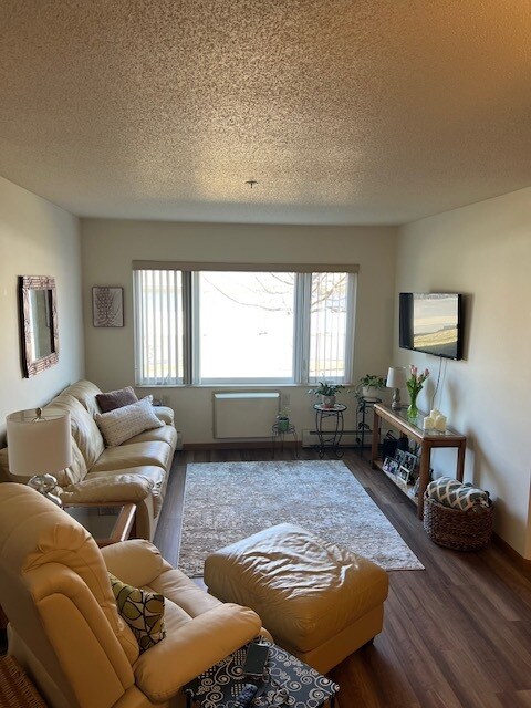 Foto principal - 1000 Linden Dr