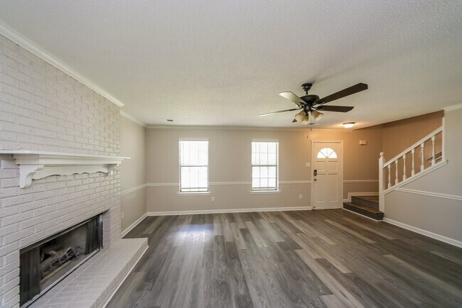 Building Photo - 7333 Eastover Blvd