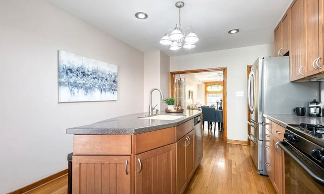 Photo - 640 S Lakewood Ave Townhome