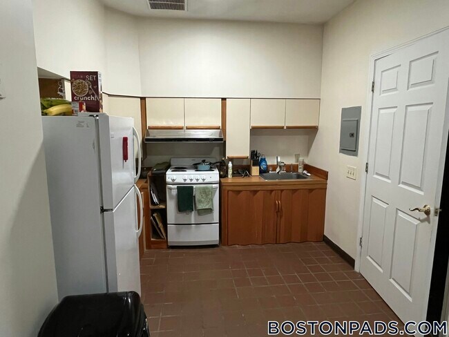 Building Photo - 81 Essex St