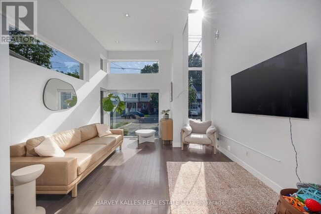 Building Photo - 235 Cedarvale Ave