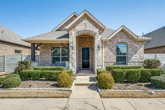 Building Photo - 828 Parkside Dr