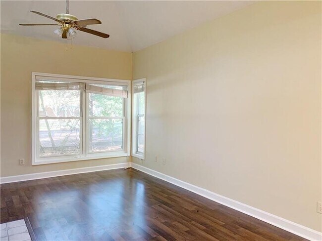 Foto del edificio - 1523 Whitfield St