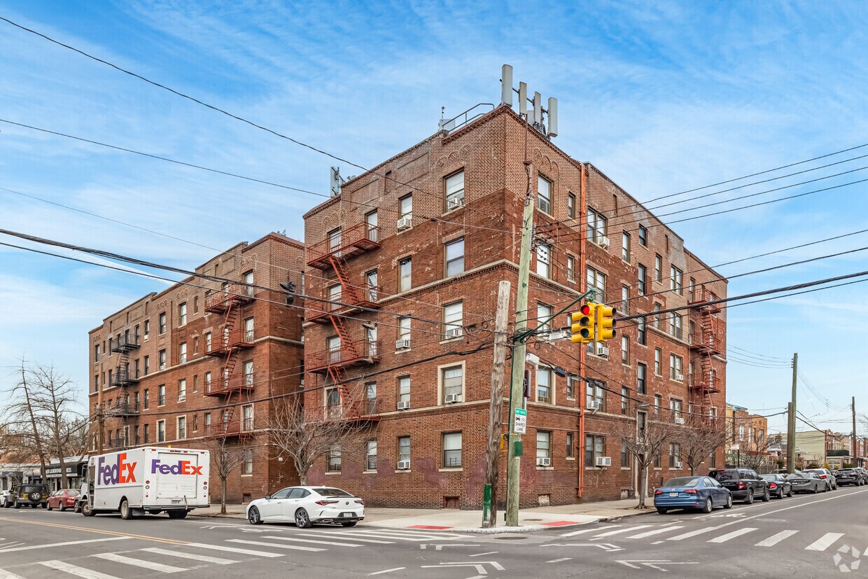 Primary Photo - 4215 34th Ave