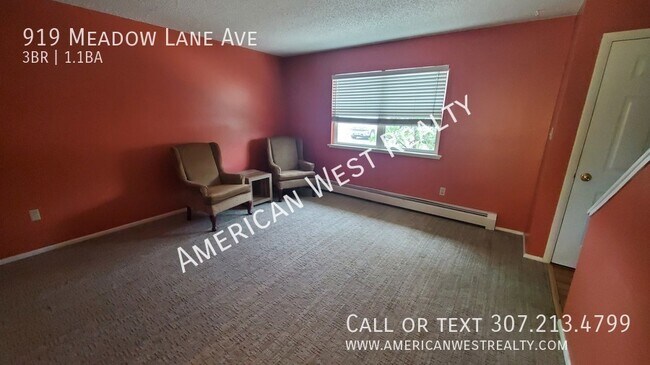 Foto del edificio - 919 Meadow Lane Ave