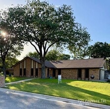 Building Photo - 721 Gazelle Trail
