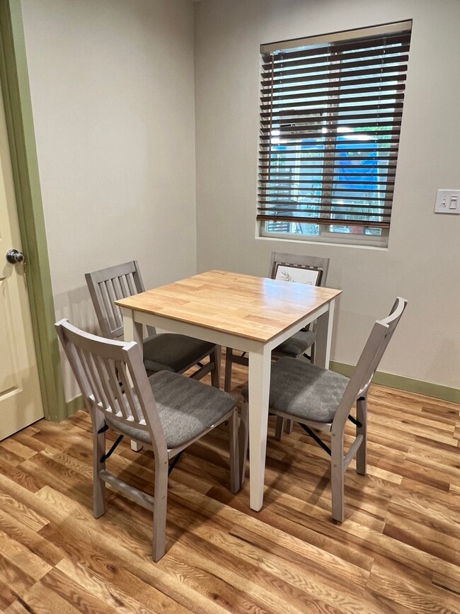 Comedor de ADU - 14616 Valerio St