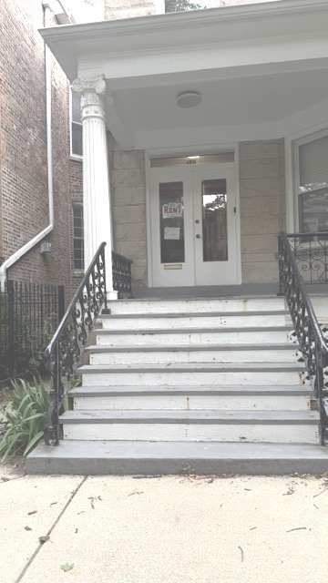 Building Photo - 4511 N Greenview Ave