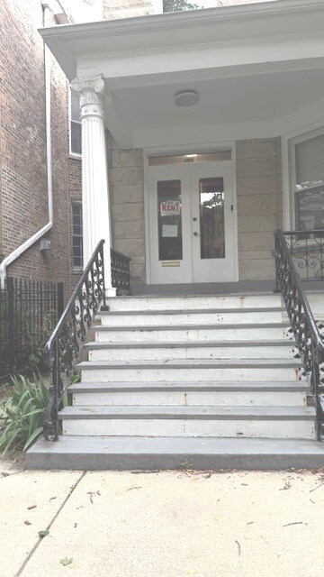 Foto del edificio - 4511 N Greenview Ave