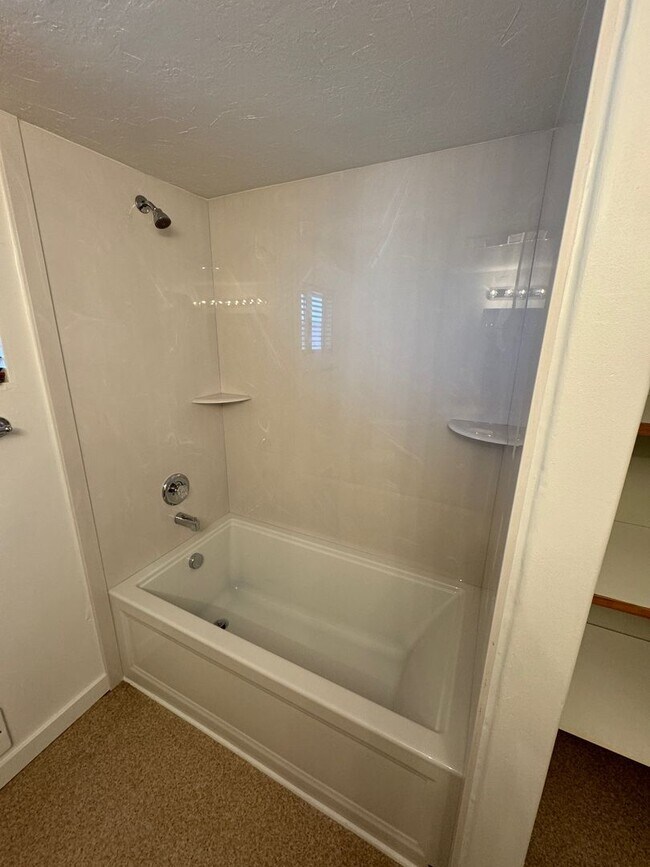 Foto del edificio - Newly Remodeled 2-Bedroom Home Minutes fro...