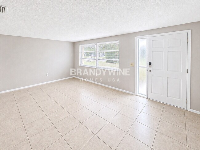 Building Photo - 10901 Queens Rd