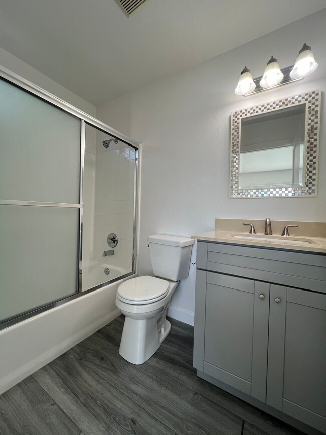 Foto del edificio - 1639 W 205th St