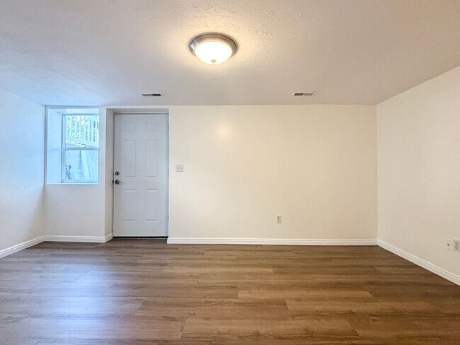 Foto del edificio - 2028 Sunnyside Ave S