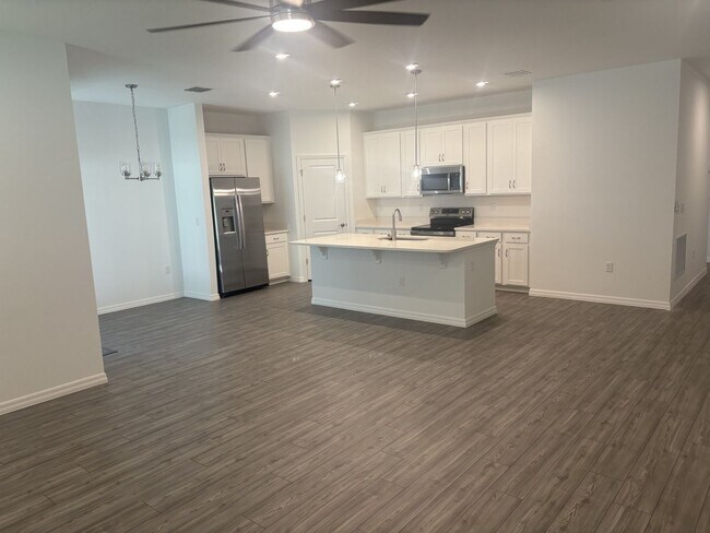 Foto del edificio - New construction!!