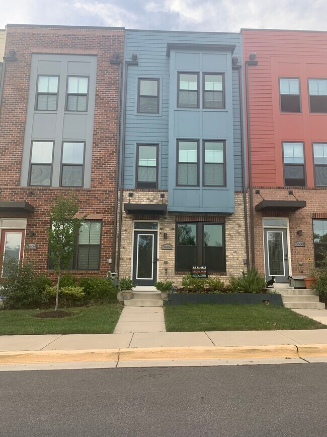 Front of Townhome - 3606 Journal St Townhome