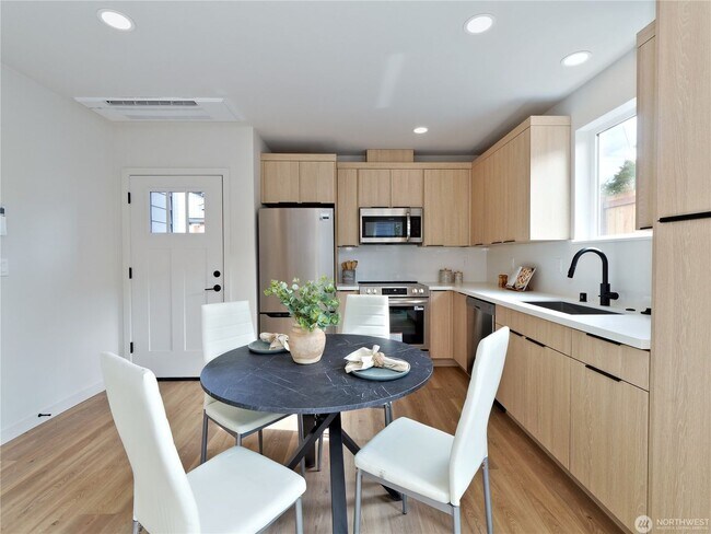 Foto del edificio - 6918 Flora Ave S