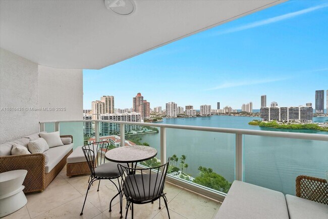 Foto del edificio - 3301 NE 183rd St