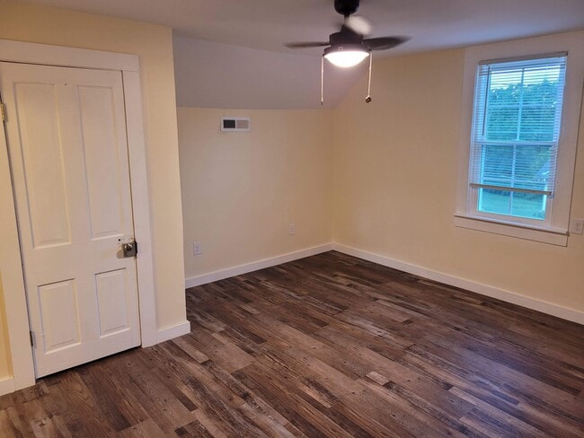 Building Photo - 153 E High St