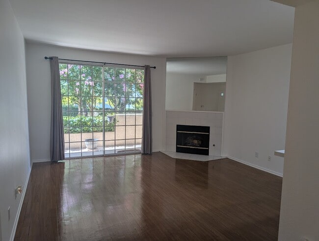 Building Photo - 24121 Del Monte Dr.