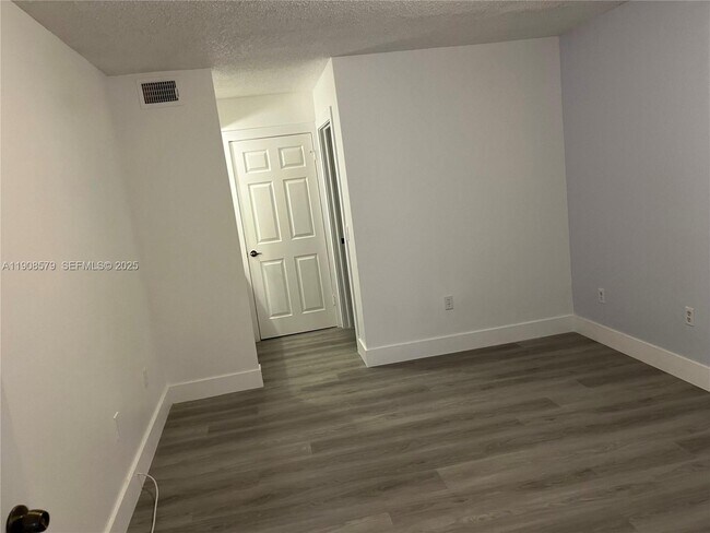 Foto del edificio - 455 NE 210th Cir Terrace