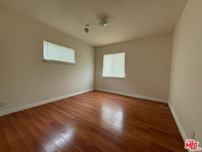 Foto del edificio - 7932 Brimfield Ave