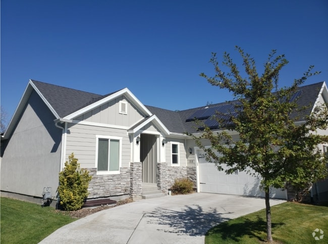 Building Photo - 158 S 140 E
