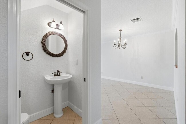 Building Photo - 12740 Westhampton Cir