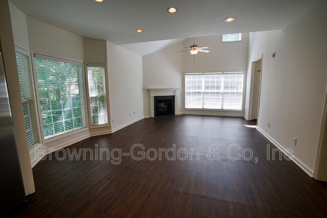 Building Photo - 3400 Love Cir