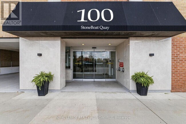 Photo du bâtiment - 100 Bronte Rd