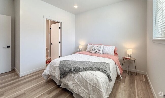 Building Photo - Grandridge Meadows Lofts