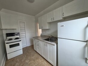 Building Photo - 429 Qu'Appelle Ave